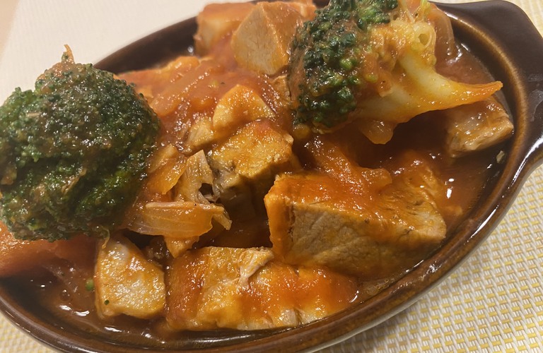 家族団欒を彩る豚肉トマト煮込みの絶品レシピをご紹介